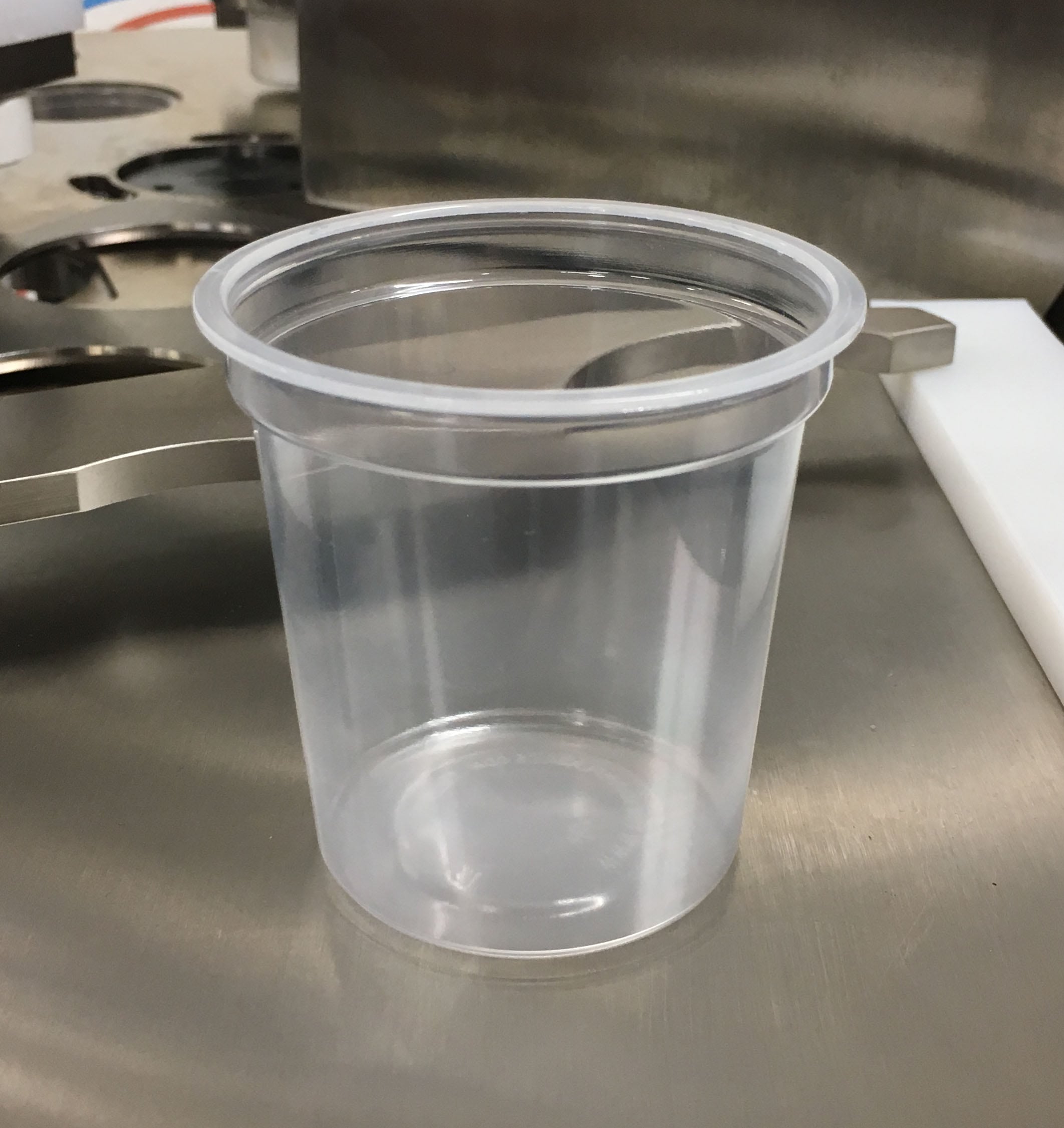 6 ounce plastic cups outlet with lids